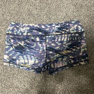 Fleo size large shorts